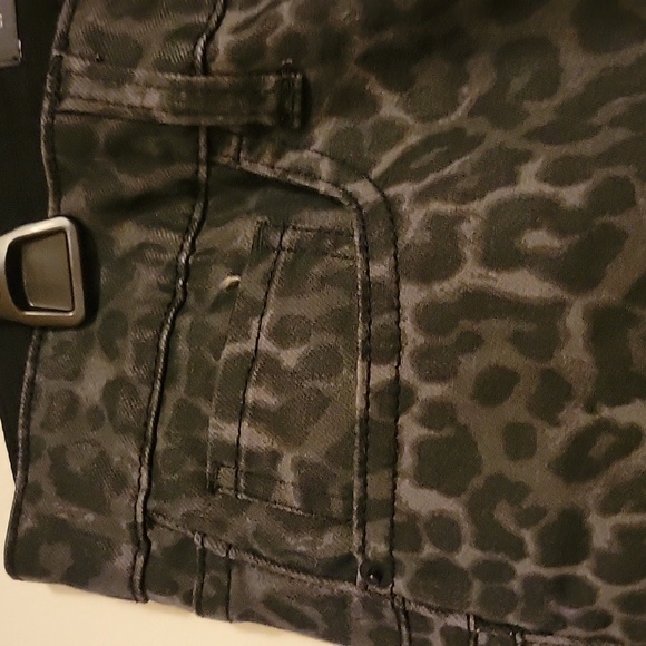 NWT: BOLD elements Cut to Curve Skinny Jeans - Picture 2 of 15